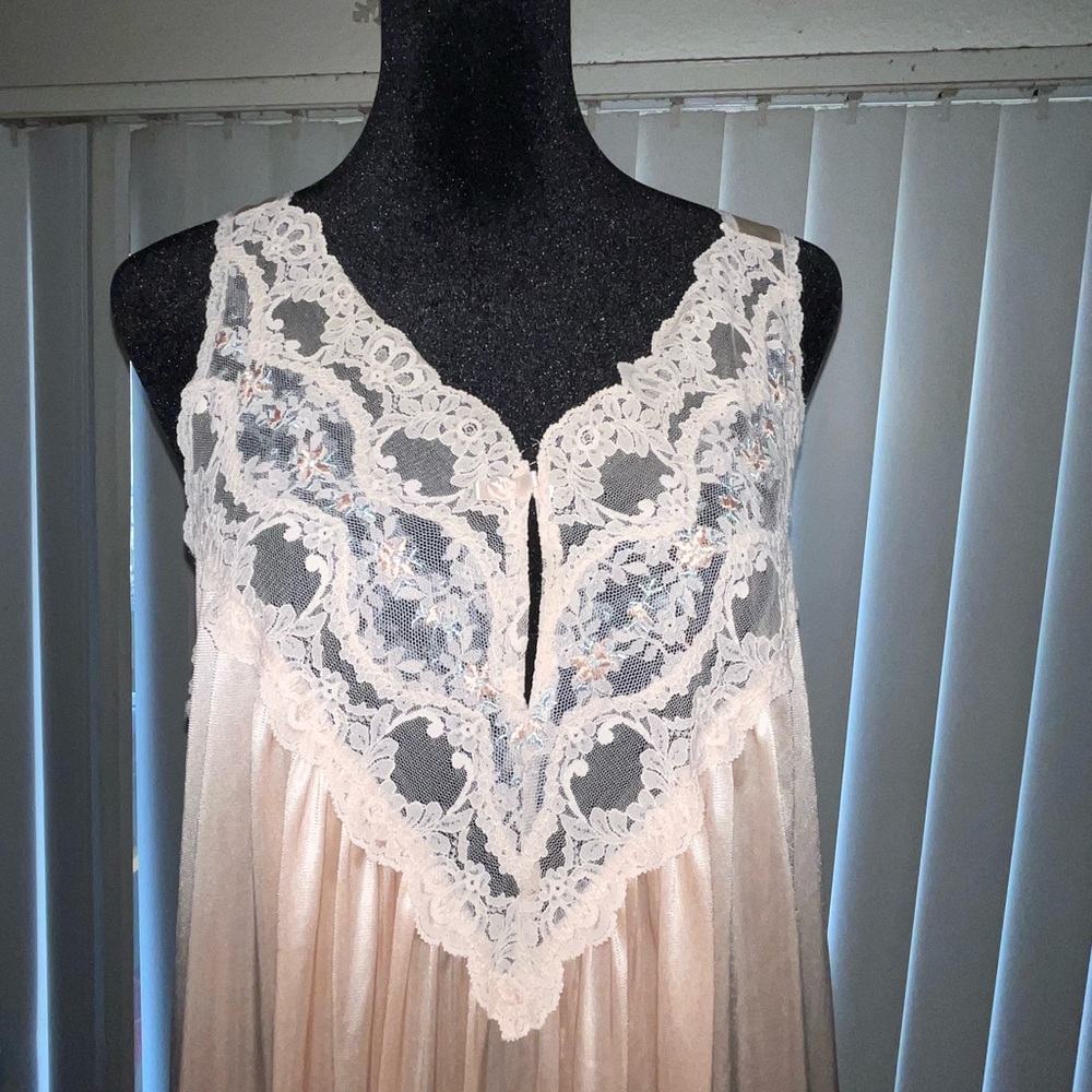 Vanity Fair Peach Lace Trim Robe - Picture 4 of 5
